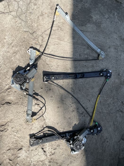 Моторчик Склопідйомника BMW E46 Передній L R 83620630 БМВ Е46