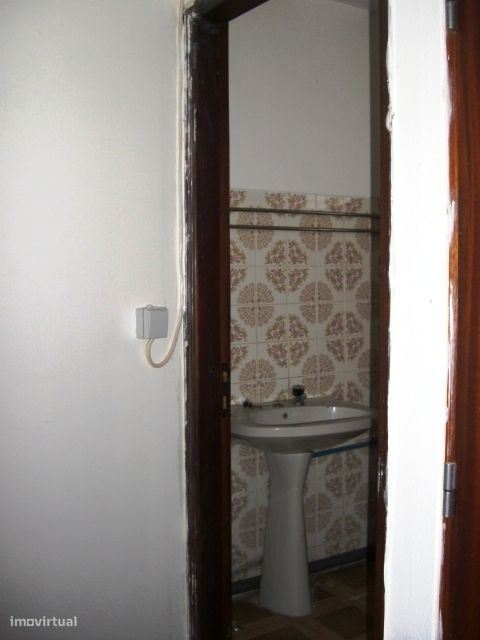 Vendo Garagem/Armazém Junto ao seminario em Leiria