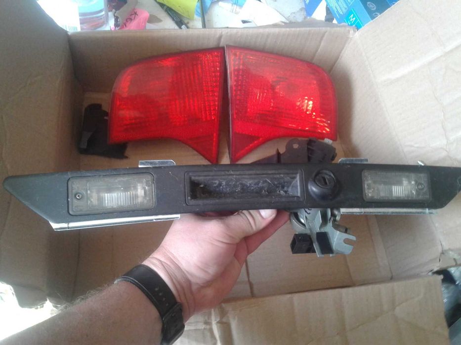 Audi A4 B7 Sedan 8E0 Blenda Klapy Lampy Tył Zamek Siłownik Lampki