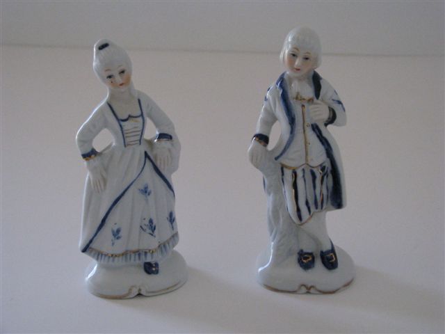 Casal de figuras em loiça vidrada antigo