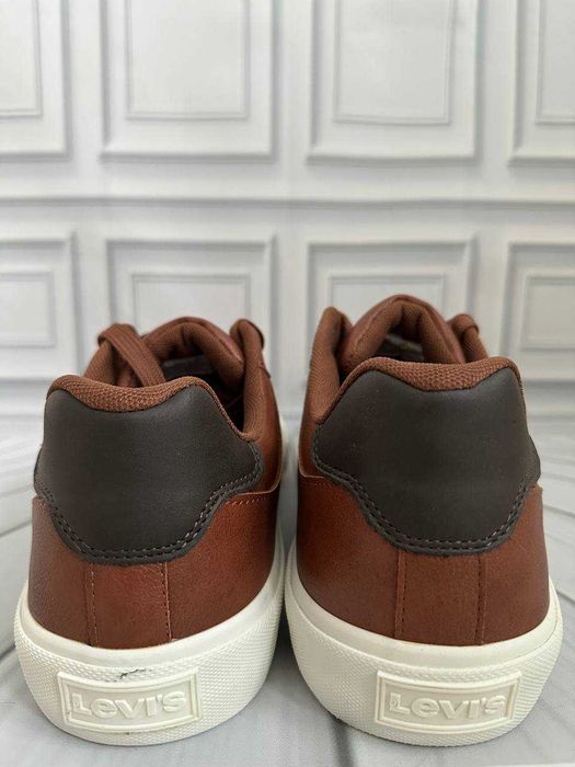 Чоловічі коричневі шкіряні кеди Levis