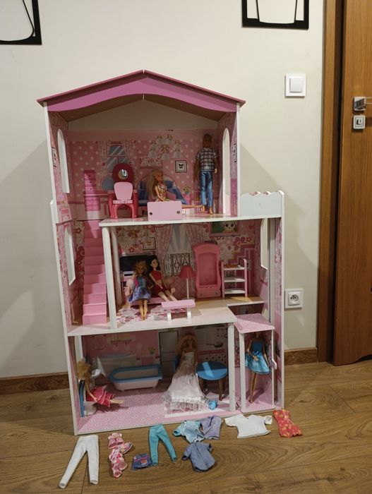 Duży domek dla lalek