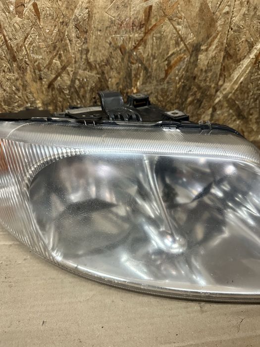 Передні фари Chrysler Voyager 3 Крайслер Вояжер 3 2001-2007