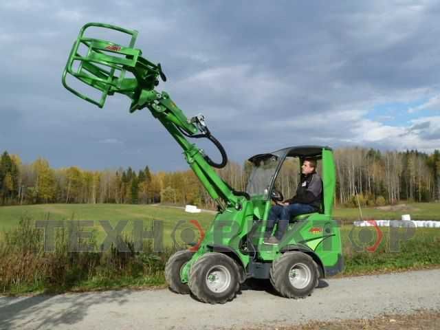 Навантажувач трактор Avant 423 для комунальних задач