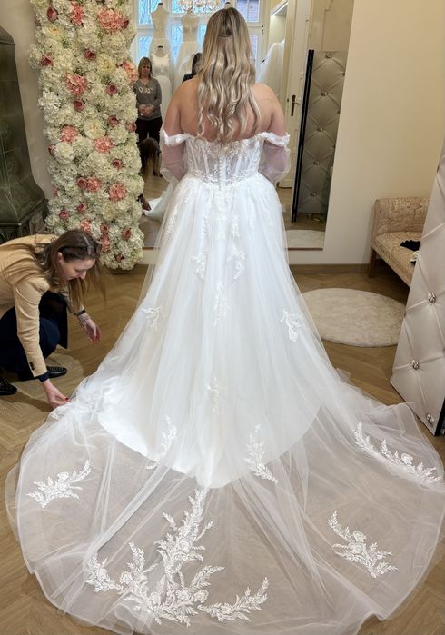 Suknia ślubna Maggie Sottero z rękawkami