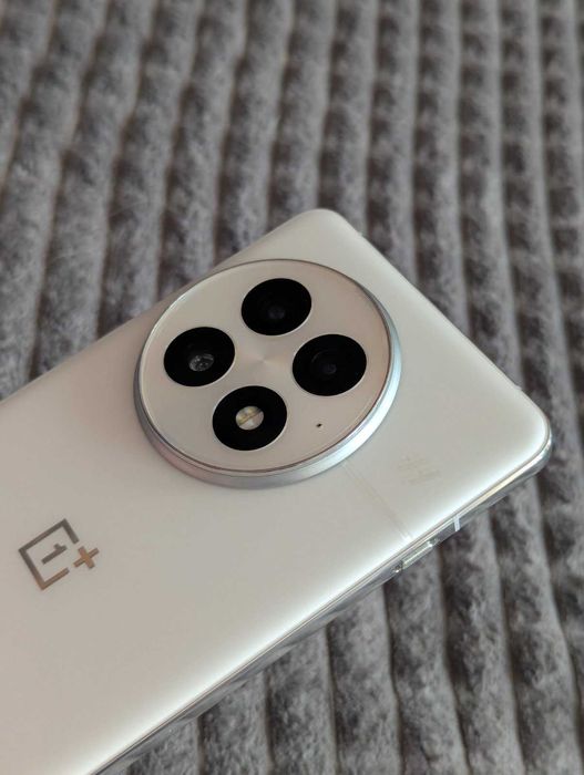 Смартфон Oneplus 13 12/256 білий