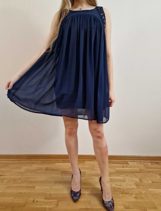 Wieczorowa sukienka Stradivarius
