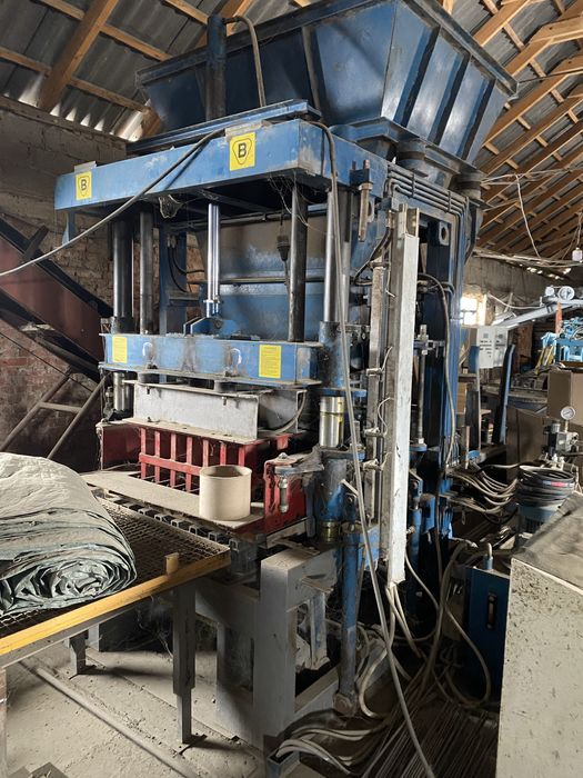 Вібропрес.Вибропресс.Лінія для виготовлення тротуарної плитки,блоків.