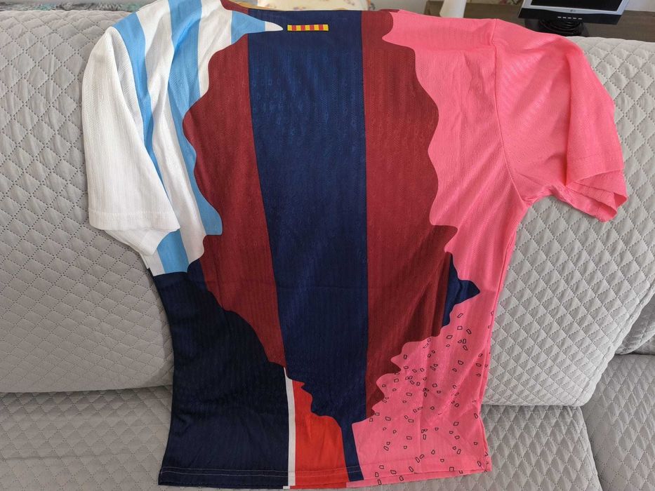 Camisola alusiva a toda a carreira do Messi