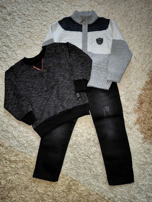 Комплект светри із джинсами