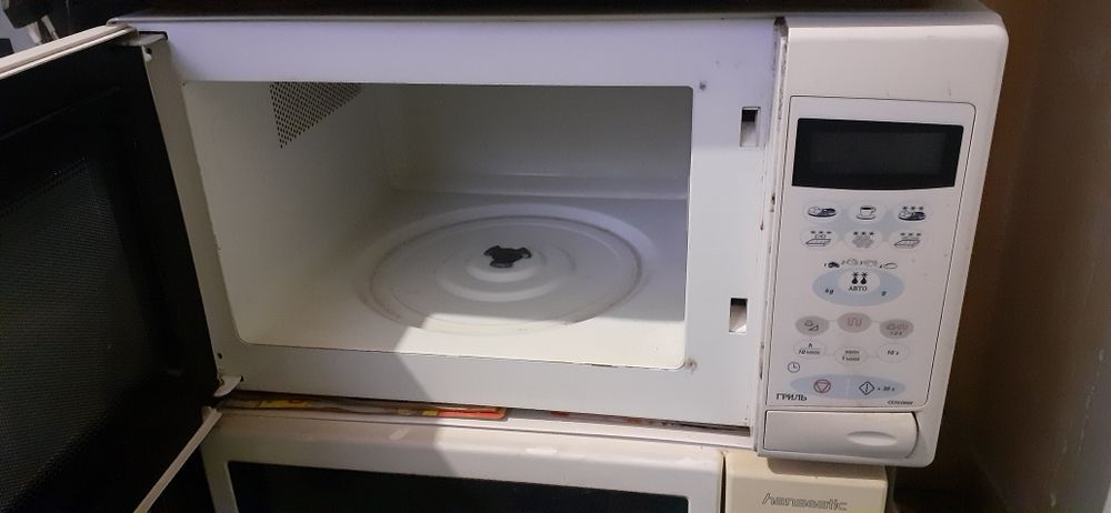 Микроволновая печь (СВЧ-печь) Samsung.