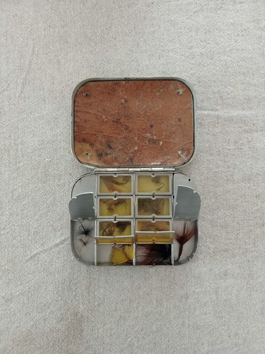 Conjunto de anzóis de insectos feito à mão com caixa - Pesca