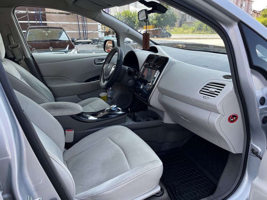 Продам Nissan Leaf