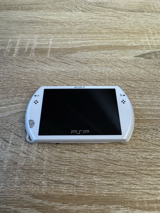 PSP GO  desbloqueada com +100 jogos
