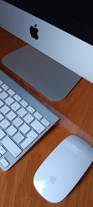 iMac 27'' i7 SSD 2TB, 32Gb Ram, Gráfica 4GB, teclado e rato apple