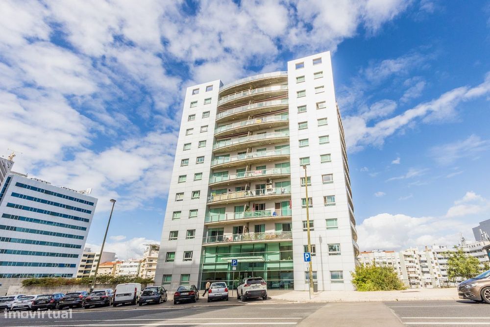 T1 Premium no Malhoa Plaza com Varanda, Arrecadação e Garagem – Campol