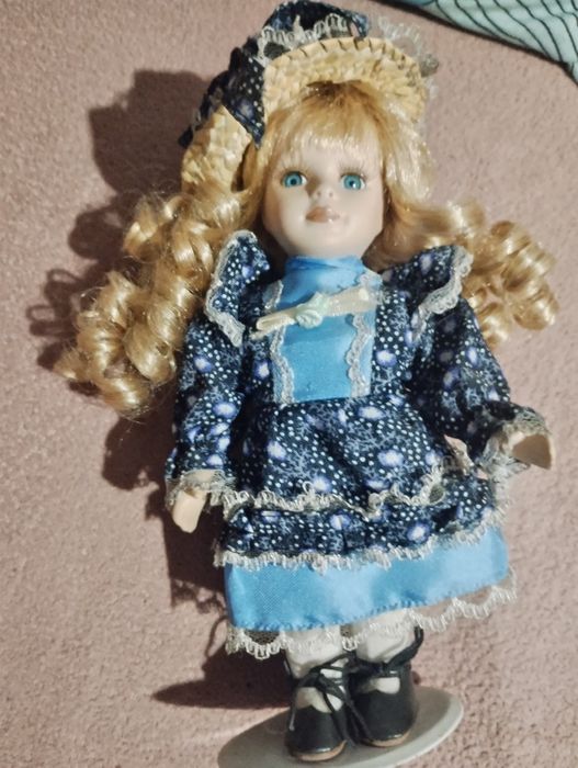 Laleczka porcelanowa