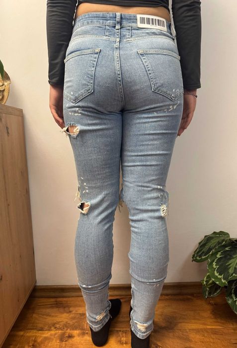 Spodnie jeansowe z rozdarciami dziurami jeansy Sinner Jaffary W28 L 40