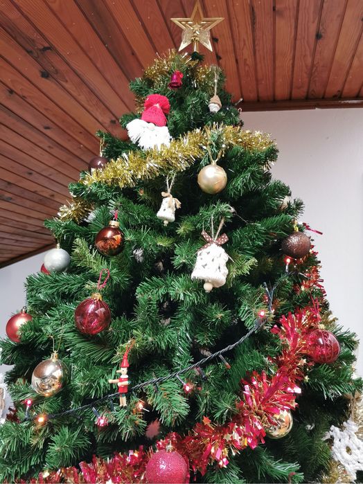 Arvore de natal e enfeites