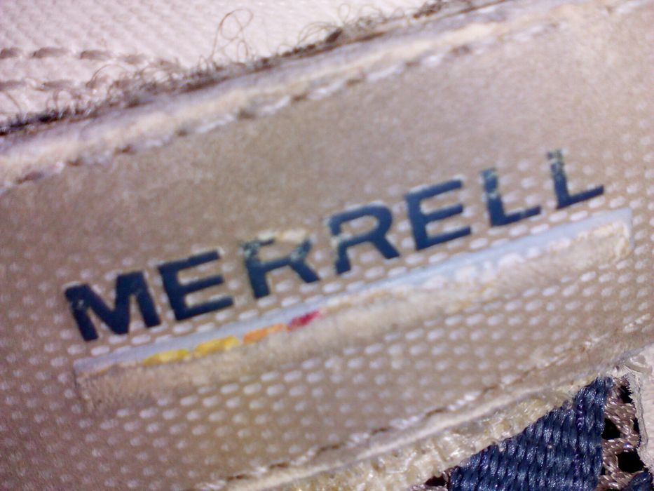 Ténis Merrell.