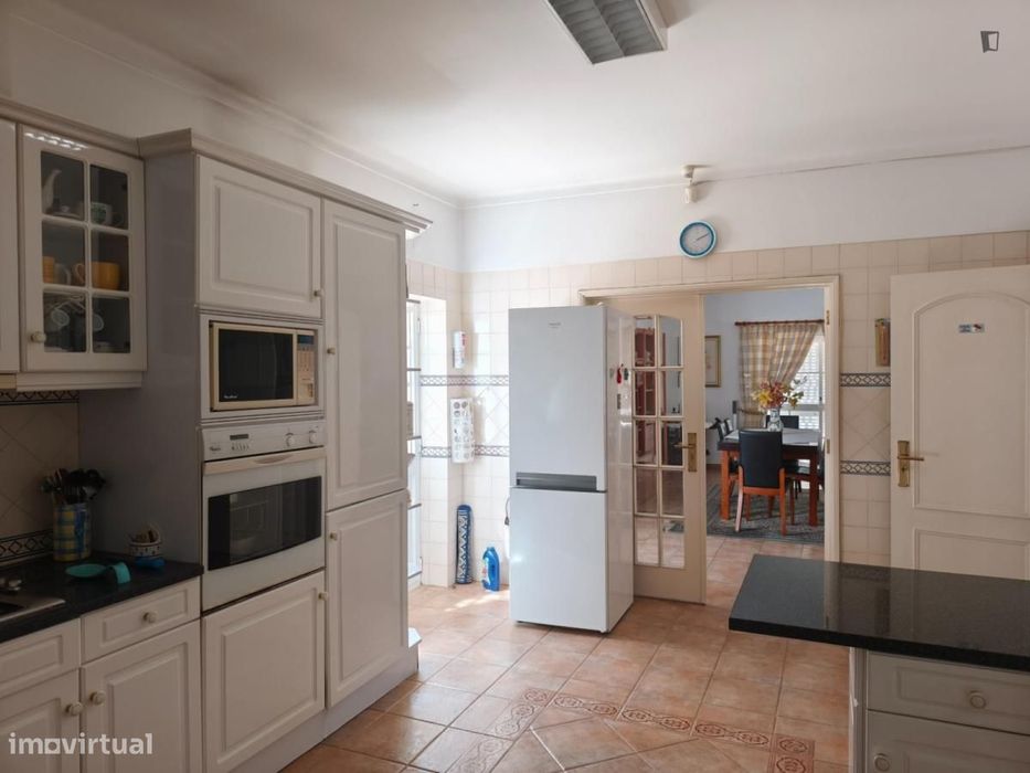 Quarto - localizado em Setubal