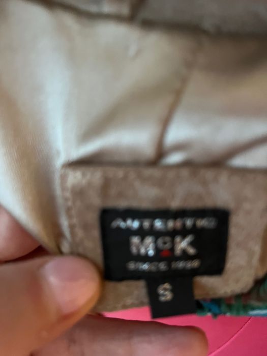 Roupa diversa em bom estado