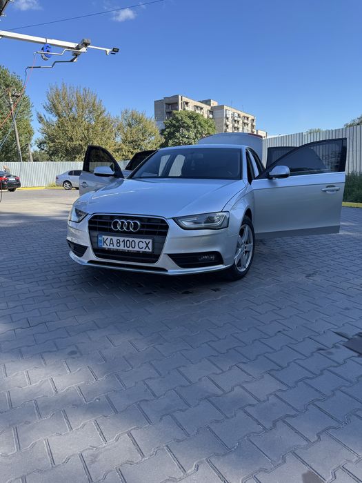 продам Audi A4 B8