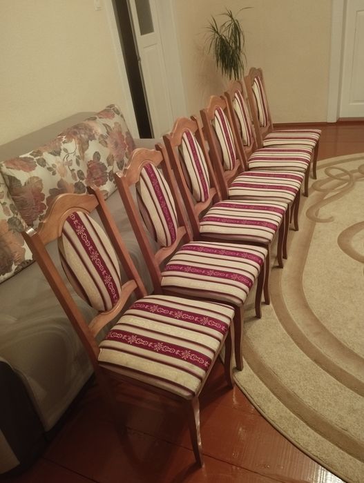 Продам дерев'яні стільці