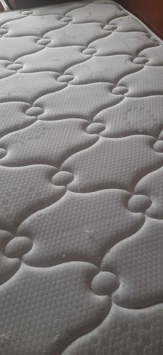 Cama de casal. Bom estado conservação