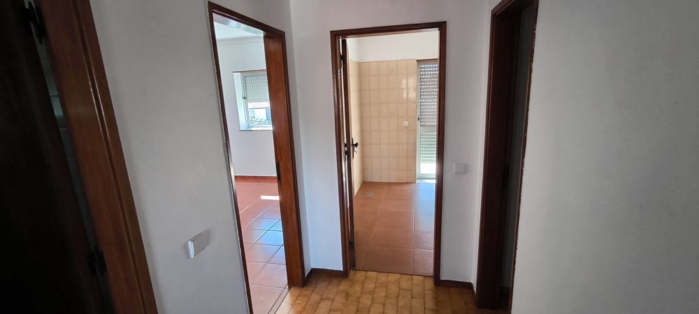 Alugo Apartamento T2  - Estação Parque de Exposições, Lousã
