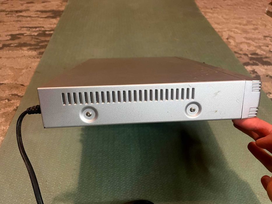 Вінтажний DVD-програвач Mustek V56SM-2N