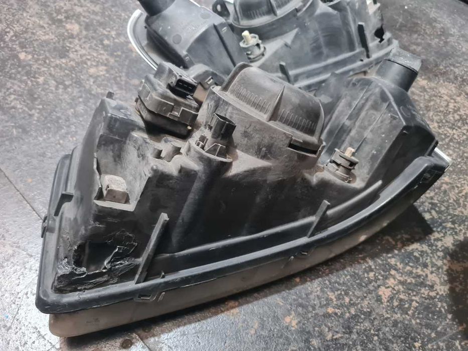 Farois esq e drt Land Rover Freelander usados