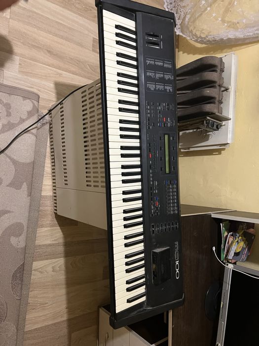 Синтезатор SOLTON MS100