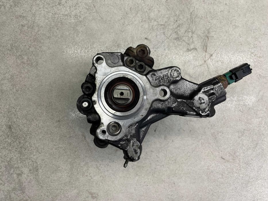 ТНВД топливный паливнй насос Citroen C4 C5 Peugeot 508 407 308 2.0 HDi