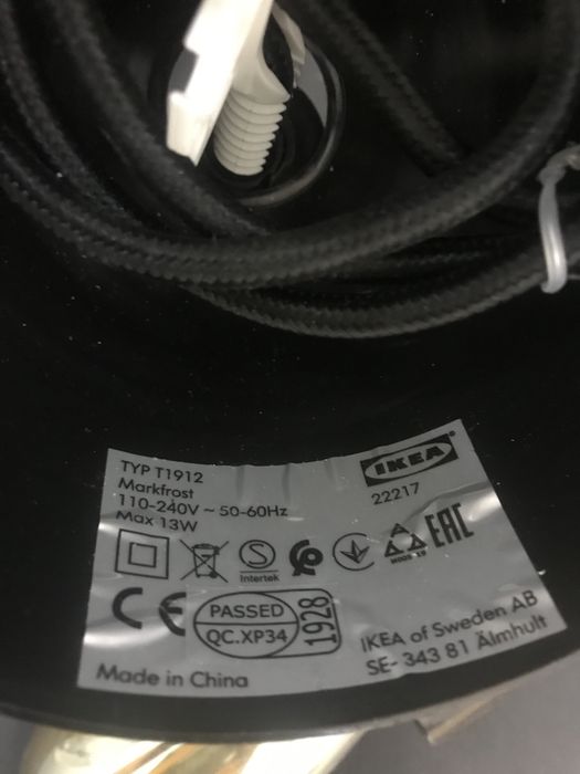 Iluminacao em marmore preto