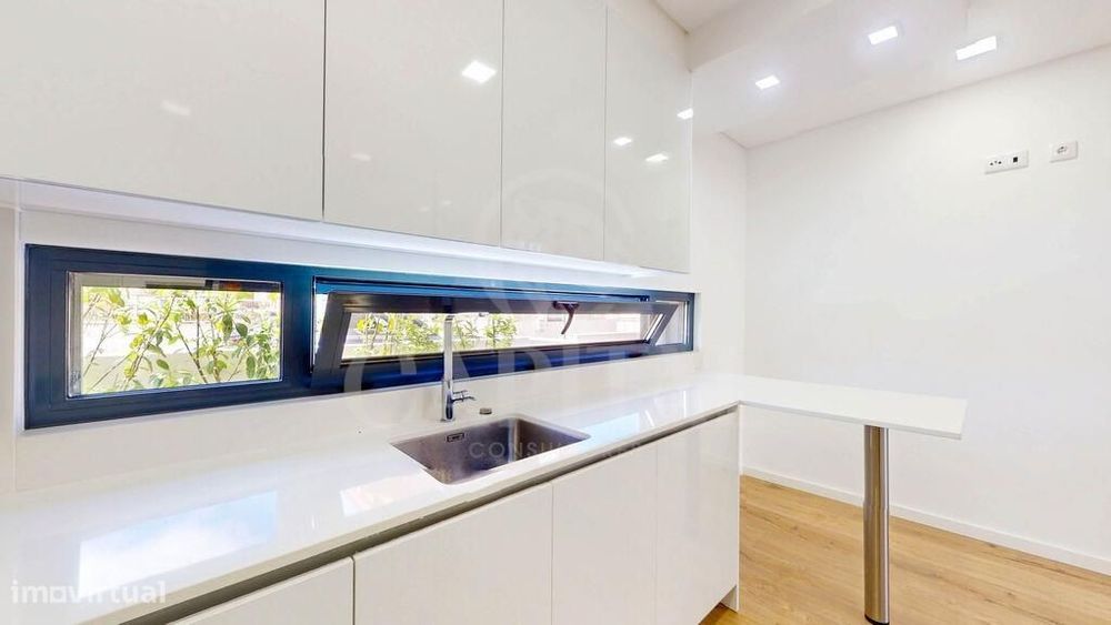 Magnífica Moradia T4 com Piscina e Terraço, em condomínio fechado