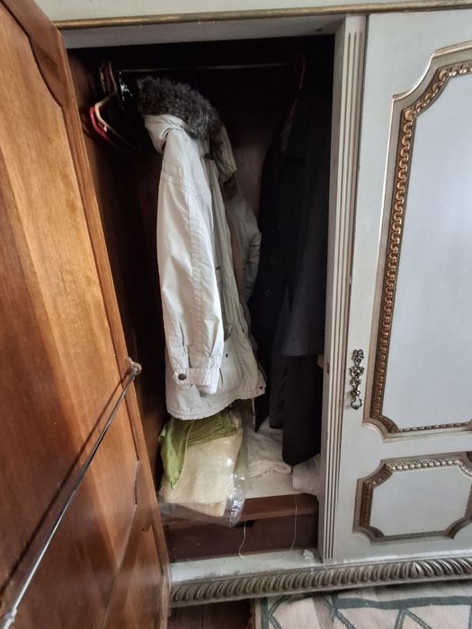 Enorme guarda vestidos madeira maciça lacado com extra roupeiro
