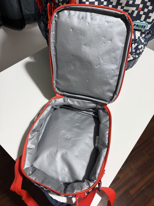 Mochila Rodinhas e Lancheira