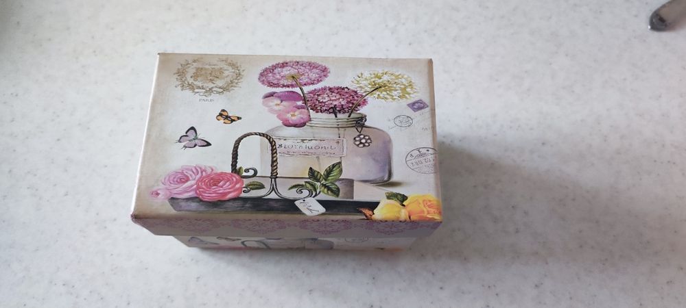 Подарункова коробочка НОВА
