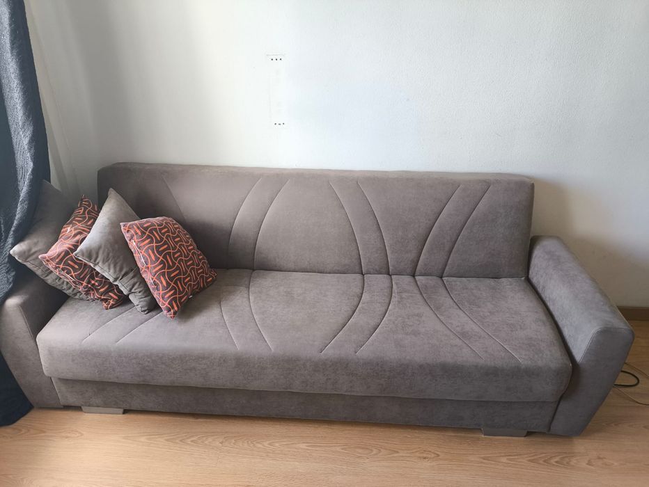 Sofá cama com espaço de arrumação