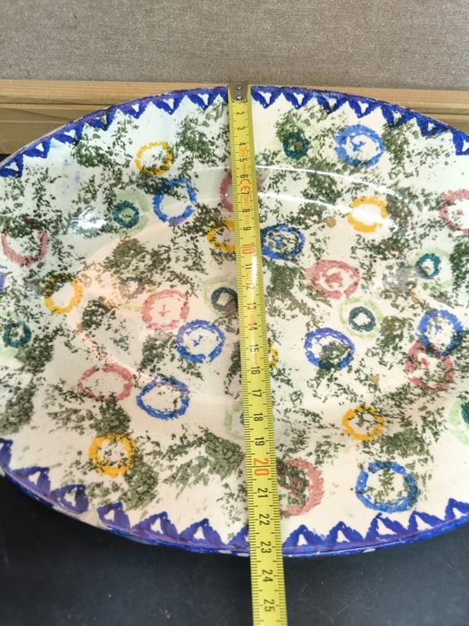 Travessa antiga, círculos coloridos