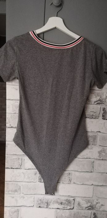 Body szare z nadrukiem