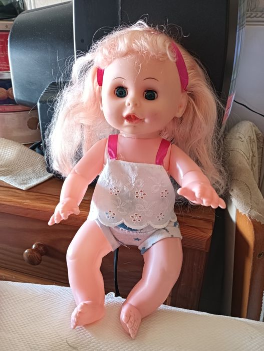 Boneca que fala e chama mamã