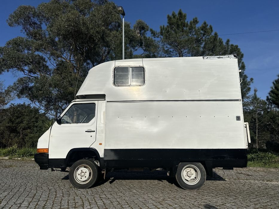 Nissan trade  carrinha de cavalos