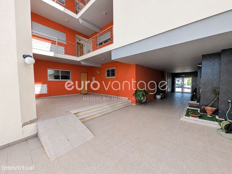 Apartamento T2+1 com 2 Garagens & Sótão | Casal dos Matos, Pousos,...