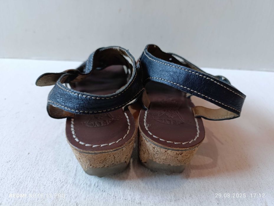 sandały skórzane Fly London