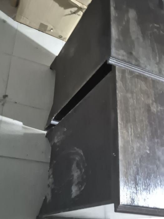 Duas mesinhas de cabeceira