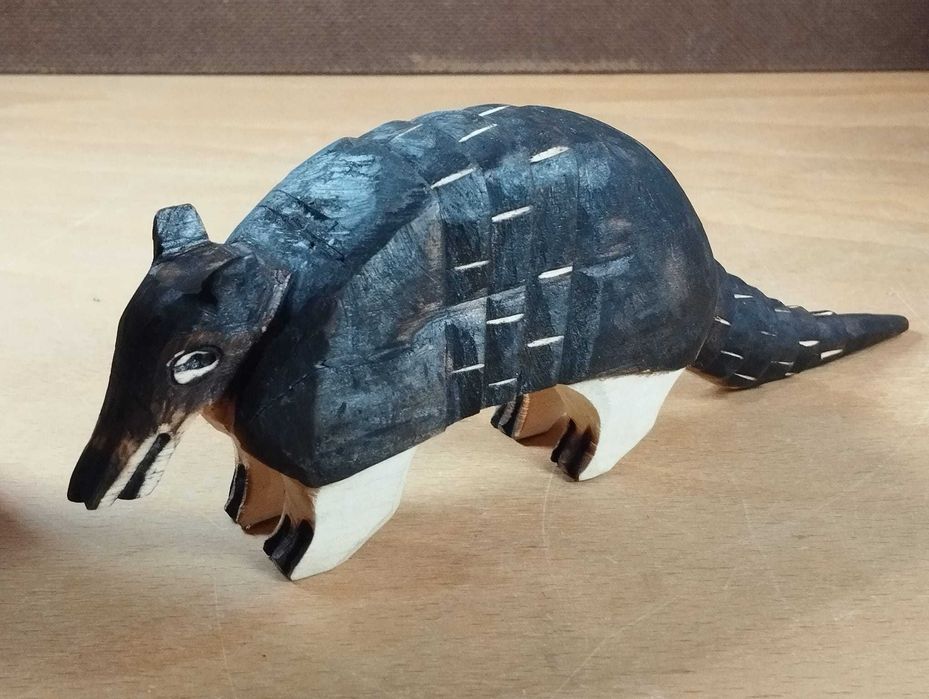 Esculturas Cobra e Tatu em Madeira