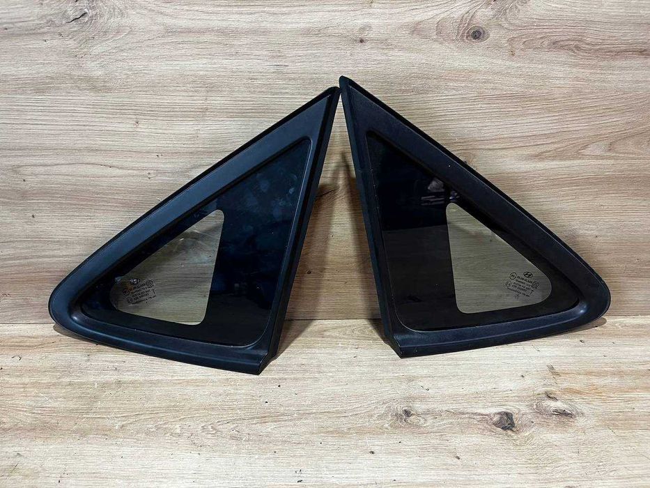 Заднє скло багажника заднє глухе бокове форточка Hyundai ix35 Tucson