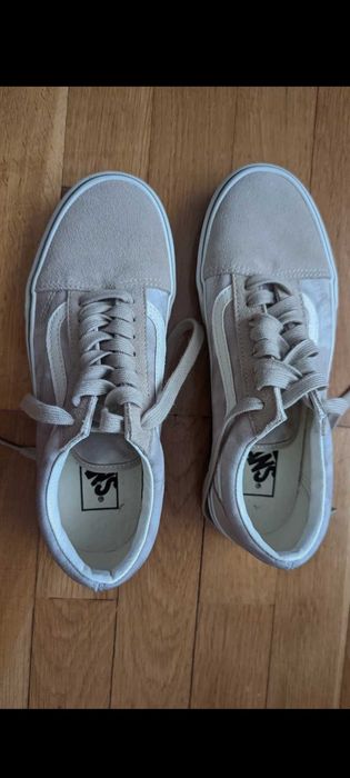 Vans bege sem uso